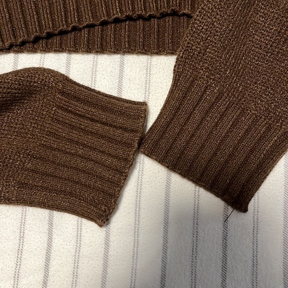 Cropped Brown V-neck Sweater - Picture 5 of 5